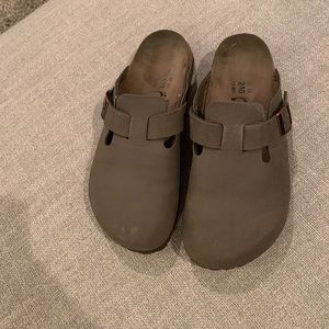 Birkenstock Boston leather clogs. Size 7